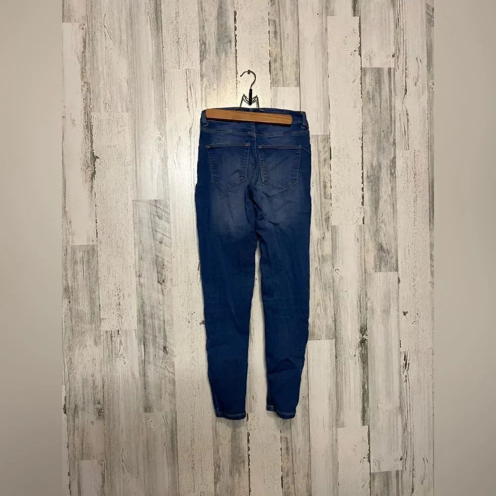 Blue jeans  - Picture 3 of 5